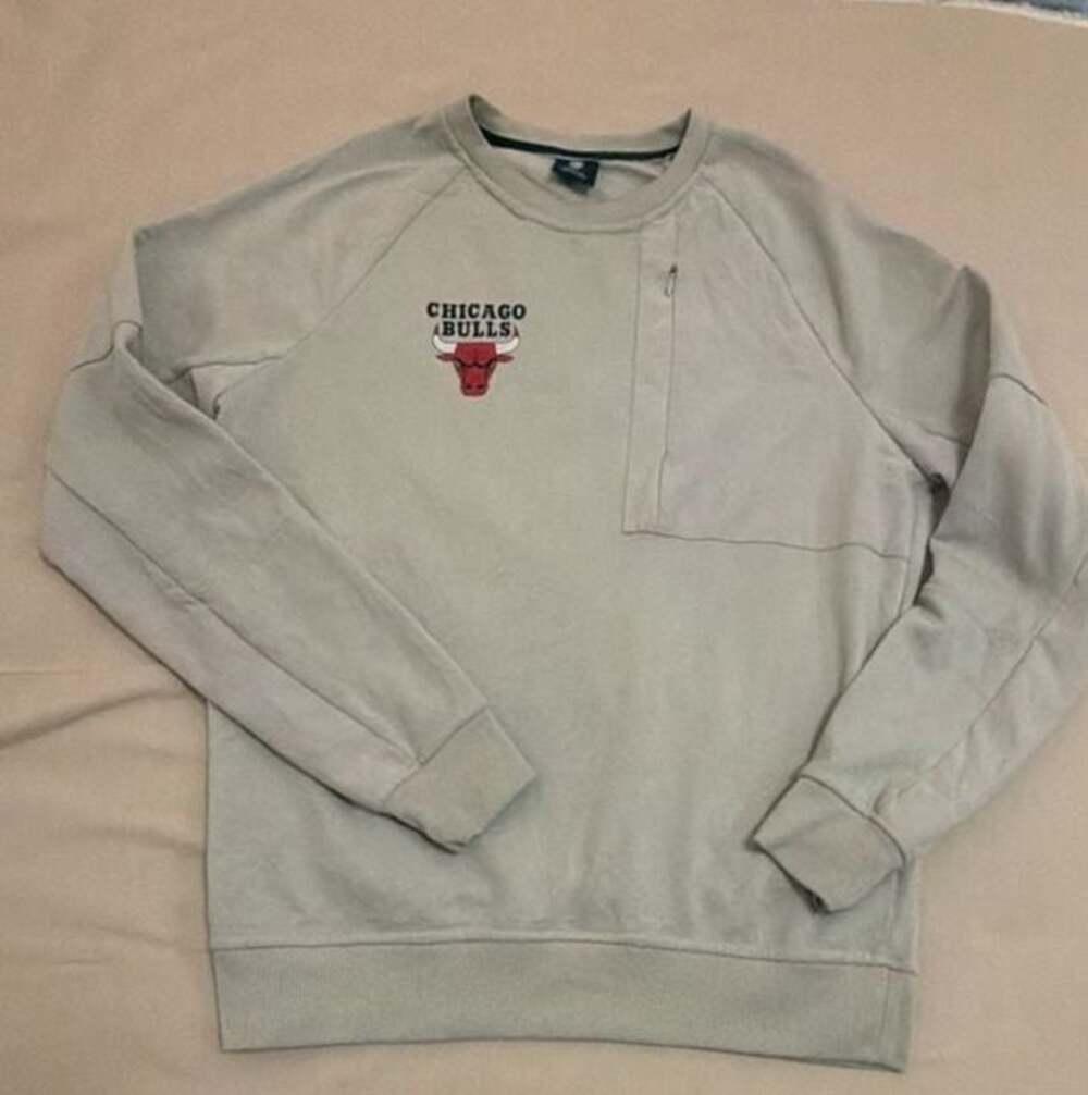 NBA Chicago Bulls Beige Crew Neck Sweatshirt Pocket Small